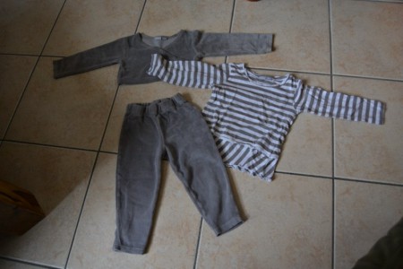 Pyjama "3 Suisses" 3 pièces : 2€